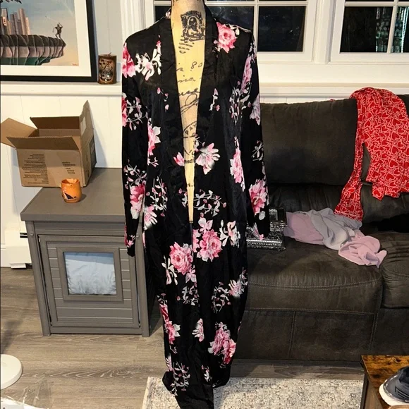 Floral Black and Pink Women's Kimono/robe - Picture 1 of 3